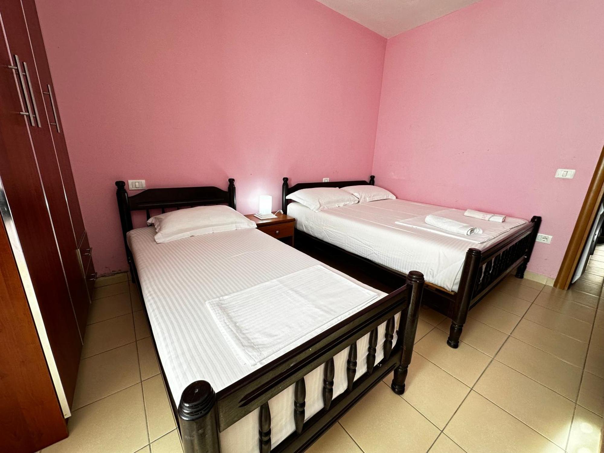 Romance Holiday Garden Inn Durrës Buitenkant foto