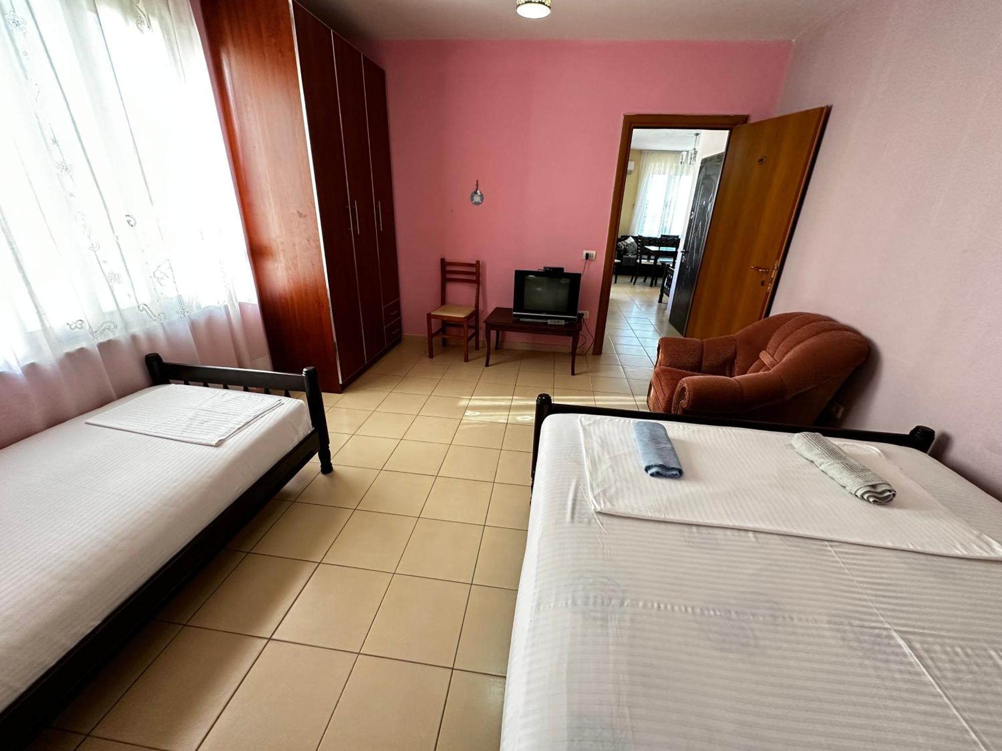 Romance Holiday Garden Inn Durrës Buitenkant foto