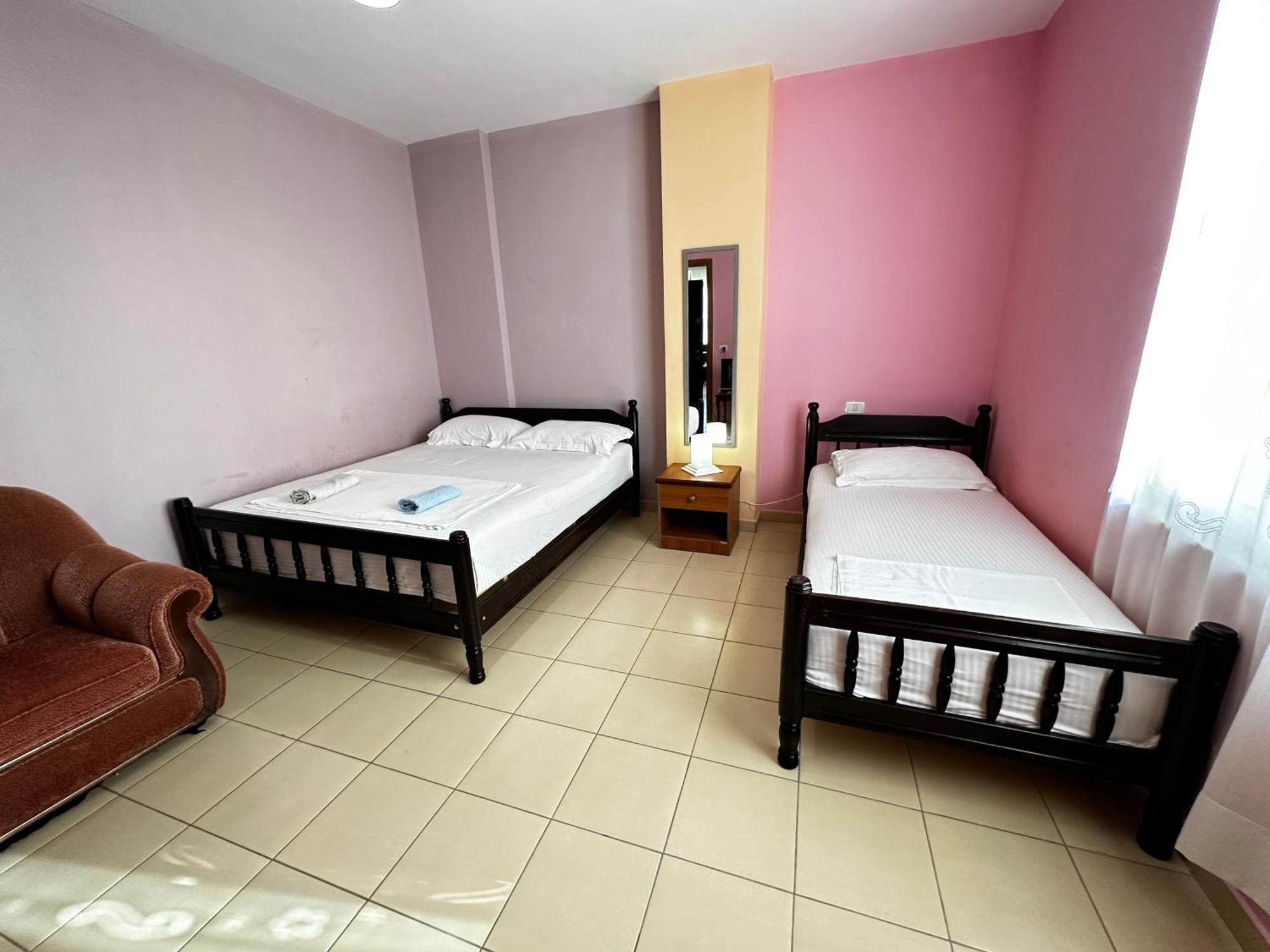 Romance Holiday Garden Inn Durrës Buitenkant foto