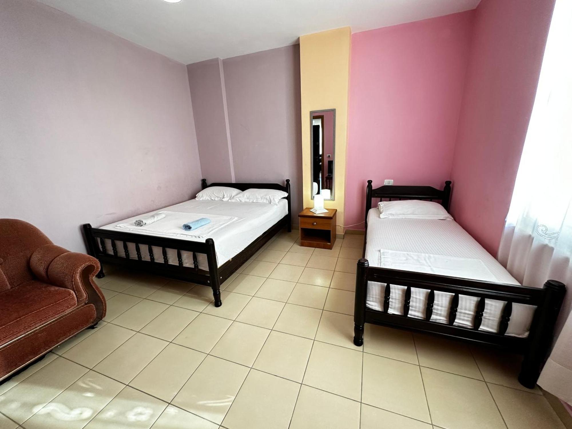 Romance Holiday Garden Inn Durrës Buitenkant foto