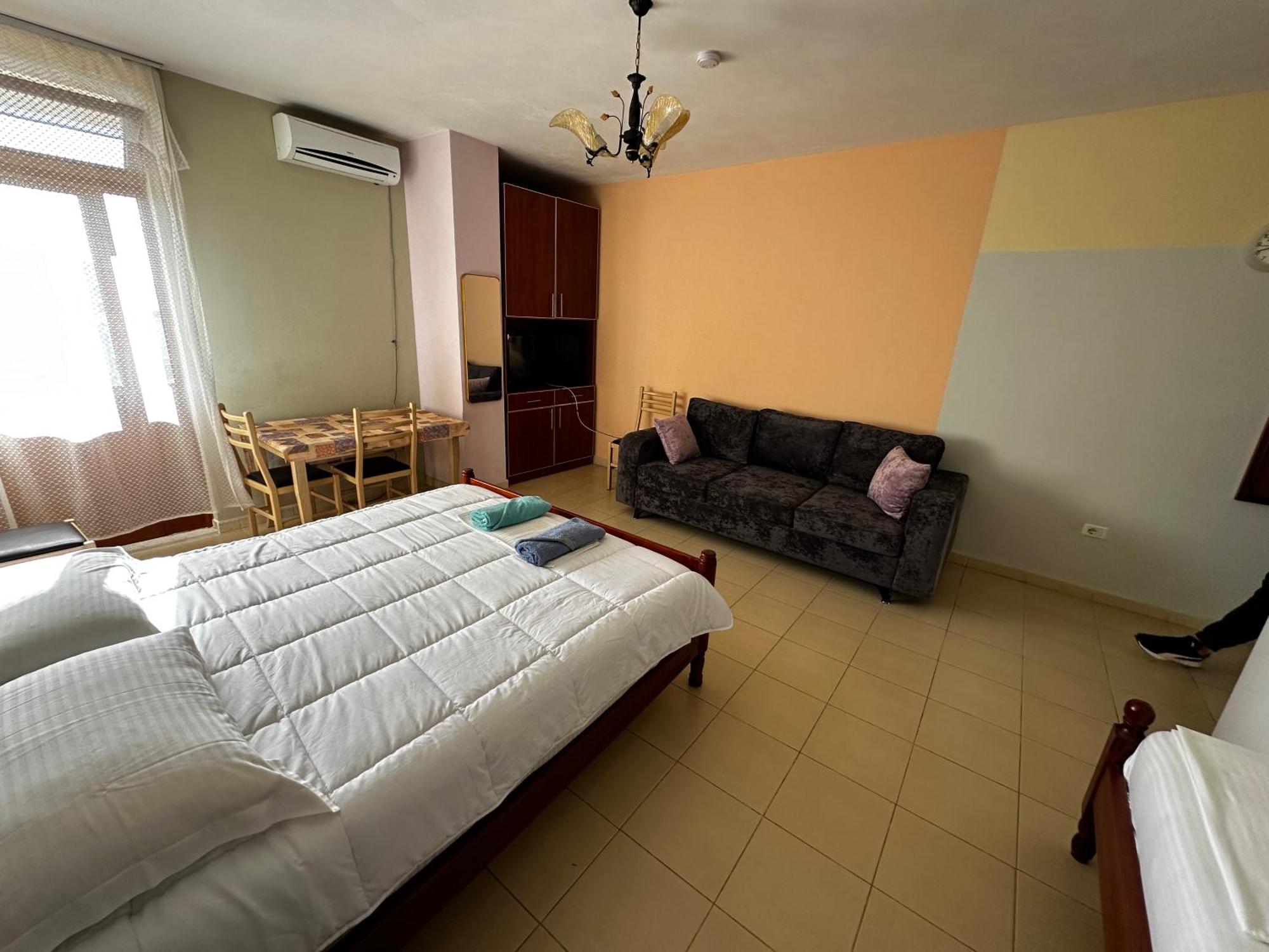 Romance Holiday Garden Inn Durrës Buitenkant foto