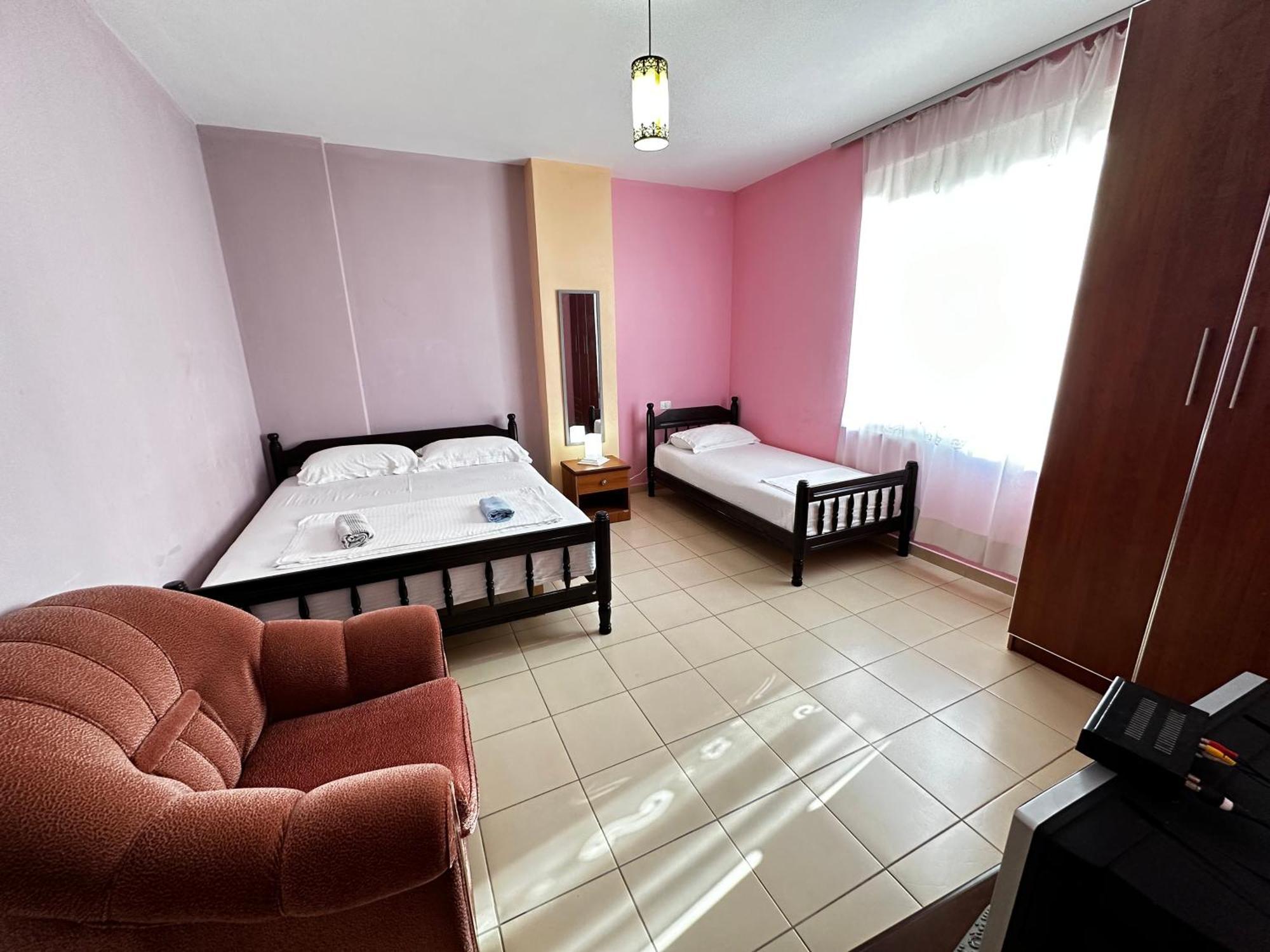 Romance Holiday Garden Inn Durrës Buitenkant foto
