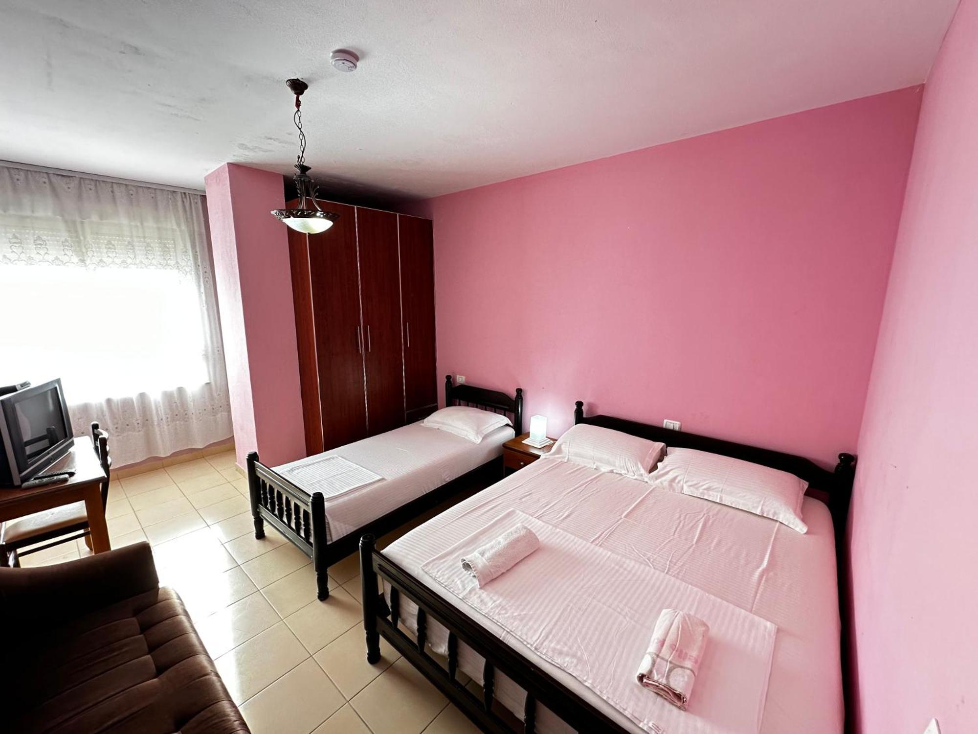 Romance Holiday Garden Inn Durrës Buitenkant foto