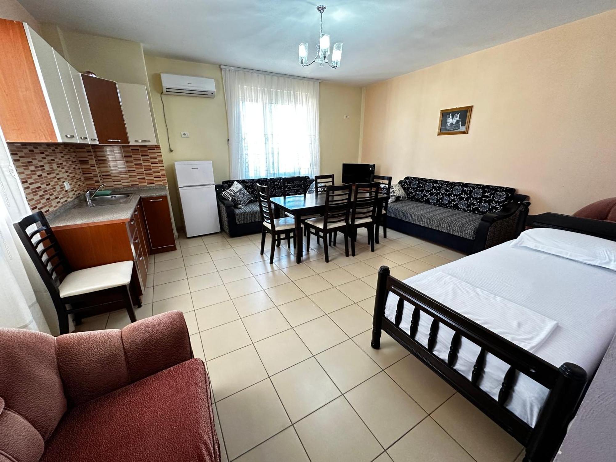 Romance Holiday Garden Inn Durrës Buitenkant foto