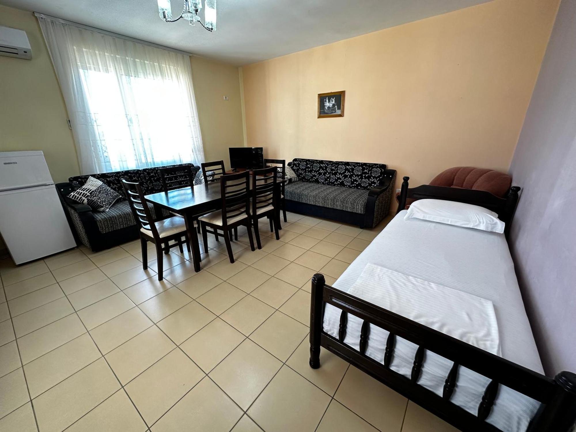 Romance Holiday Garden Inn Durrës Buitenkant foto