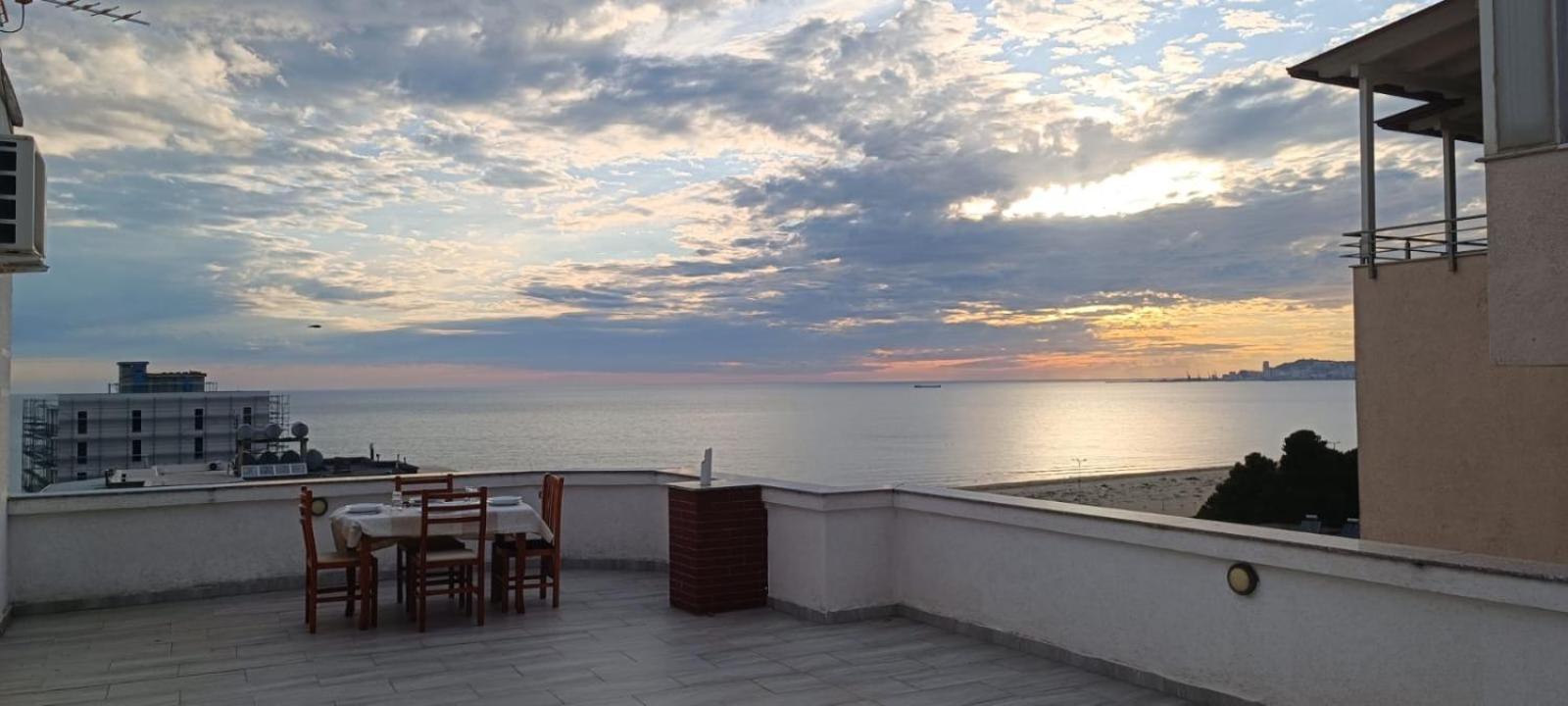 Romance Holiday Garden Inn Durrës Buitenkant foto