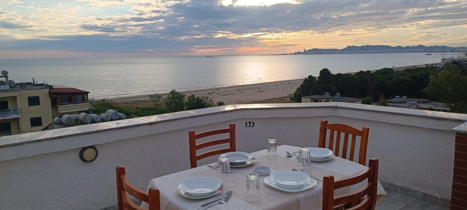 Romance Holiday Garden Inn Durrës Buitenkant foto